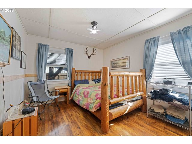 685 10TH St Sw, Bandon, OR 97411