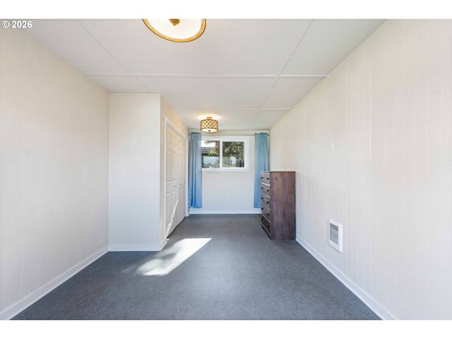 685 10TH St Sw, Bandon, OR 97411