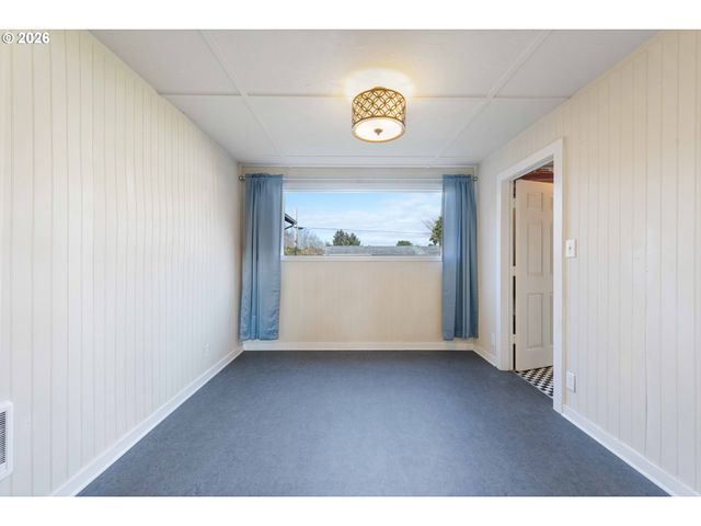 685 10TH St Sw, Bandon, OR 97411