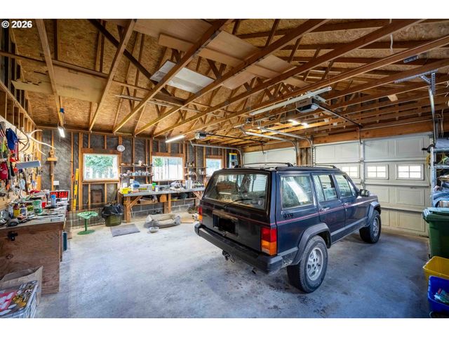 685 10TH St Sw, Bandon, OR 97411