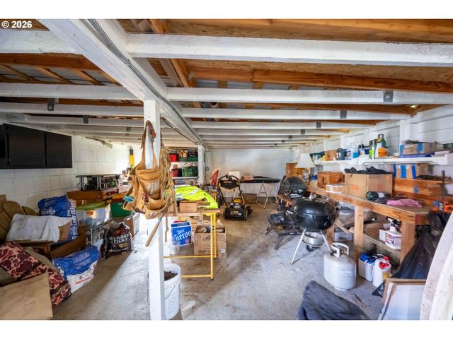 685 10TH St Sw, Bandon, OR 97411