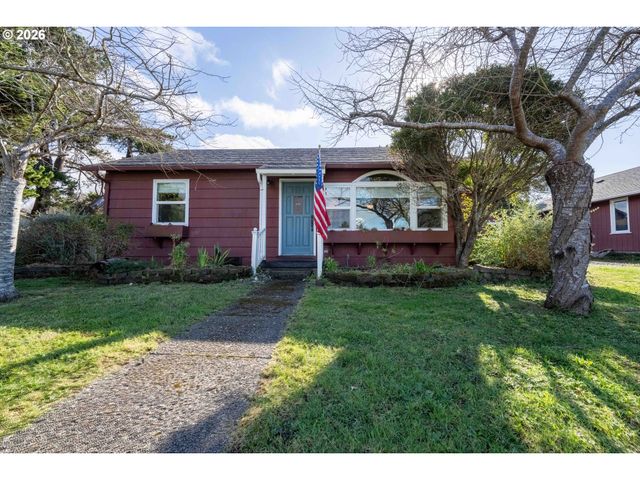 685 10TH St Sw, Bandon, OR 97411