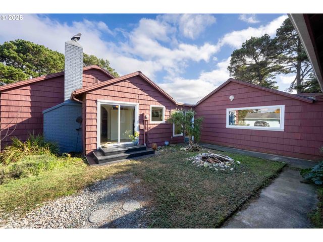 685 10TH St Sw, Bandon, OR 97411