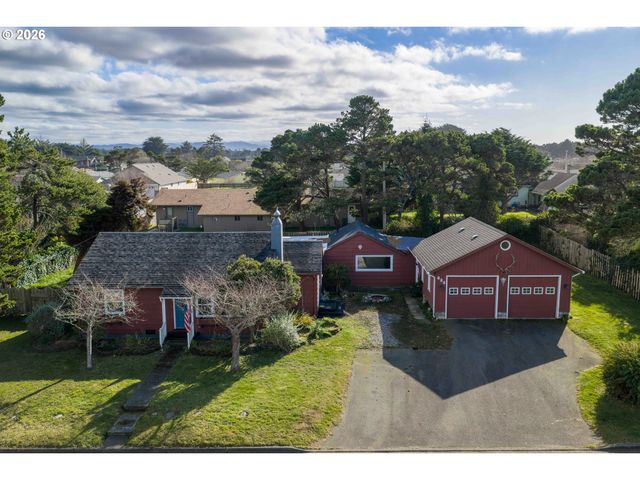 685 10TH St Sw, Bandon, OR 97411