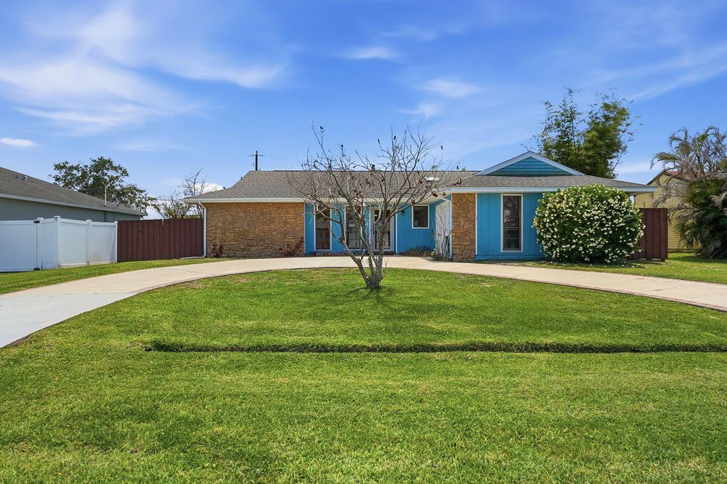 814 SE Celtic Avenue, Port St. Lucie, Port St Lucie, FL 34983