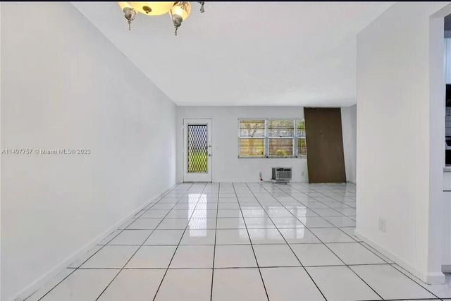 100 SW 132nd Way 109k, Pembroke Pines, FL 33027