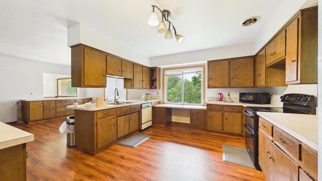2450 BRENNER PLACE, Green Bay, WI 54301
