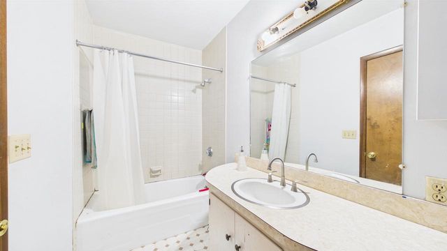 2450 BRENNER PLACE, Green Bay, WI 54301
