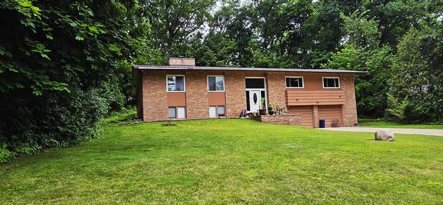 2450 BRENNER PLACE, Green Bay, WI 54301