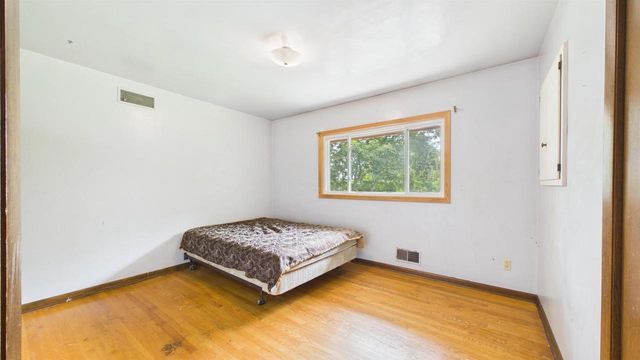 2450 BRENNER PLACE, Green Bay, WI 54301