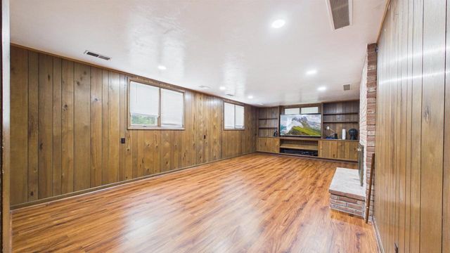 2450 BRENNER PLACE, Green Bay, WI 54301