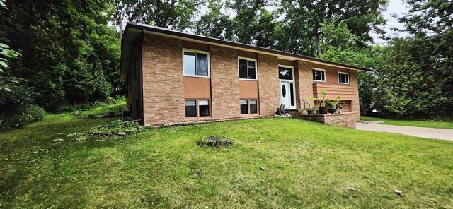 2450 BRENNER PLACE, Green Bay, WI 54301