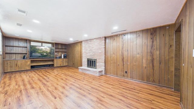 2450 BRENNER PLACE, Green Bay, WI 54301
