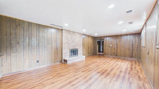 2450 BRENNER PLACE, Green Bay, WI 54301