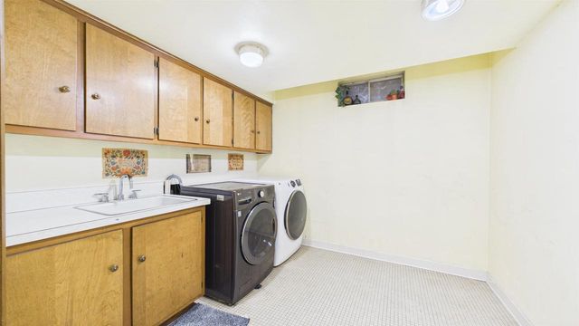 2450 BRENNER PLACE, Green Bay, WI 54301