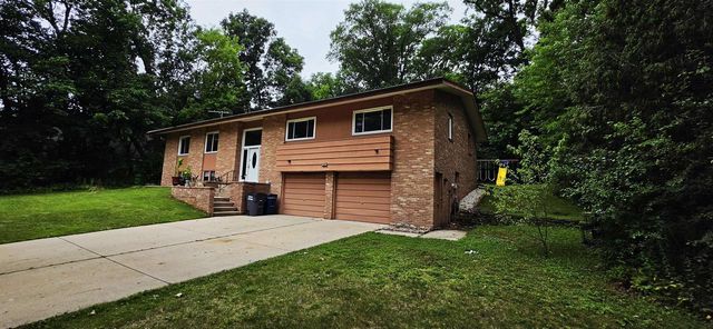 2450 BRENNER PLACE, Green Bay, WI 54301