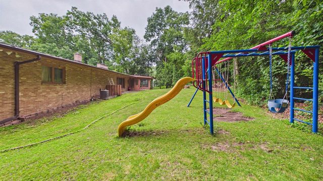 2450 BRENNER PLACE, Green Bay, WI 54301