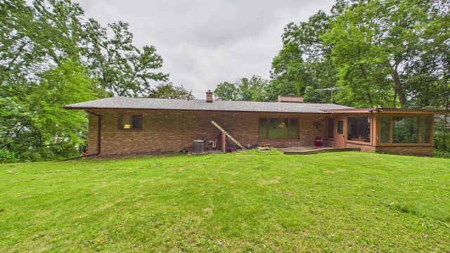 2450 BRENNER PLACE, Green Bay, WI 54301