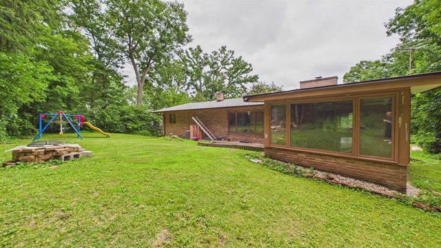 2450 BRENNER PLACE, Green Bay, WI 54301