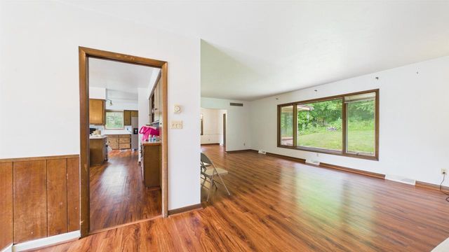 2450 BRENNER PLACE, Green Bay, WI 54301