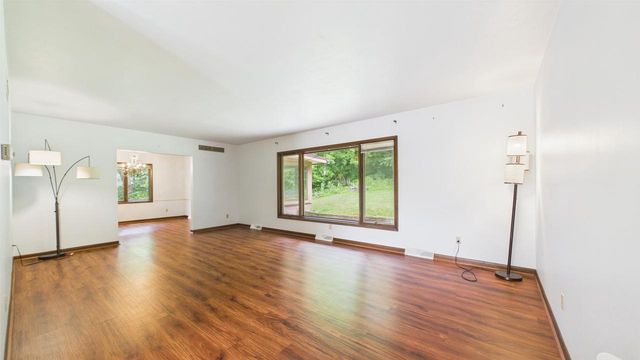 2450 BRENNER PLACE, Green Bay, WI 54301