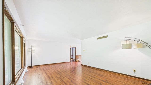 2450 BRENNER PLACE, Green Bay, WI 54301