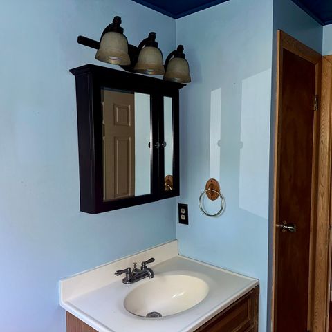 47 Thyme Ln, Springfield, MA 01129
