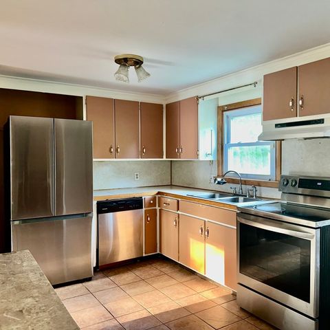 47 Thyme Ln, Springfield, MA 01129