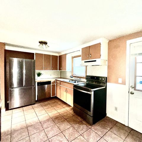 47 Thyme Ln, Springfield, MA 01129