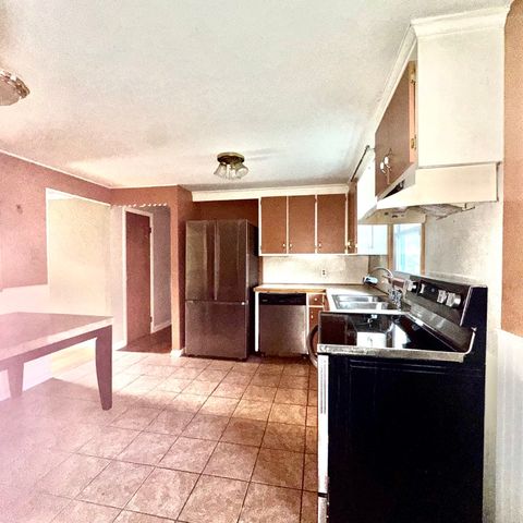 47 Thyme Ln, Springfield, MA 01129