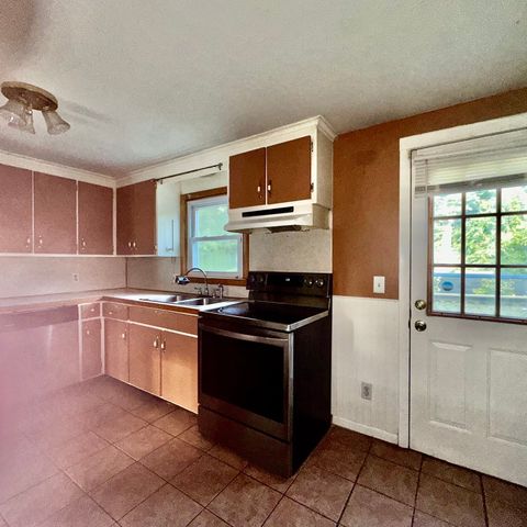 47 Thyme Ln, Springfield, MA 01129
