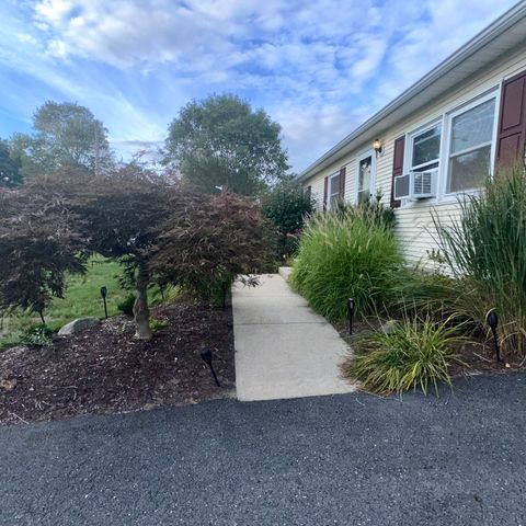 47 Thyme Ln, Springfield, MA 01129