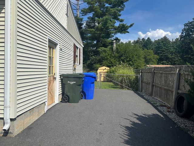 47 Thyme Ln, Springfield, MA 01129