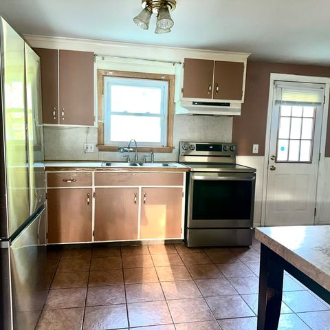 47 Thyme Ln, Springfield, MA 01129