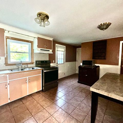 47 Thyme Ln, Springfield, MA 01129