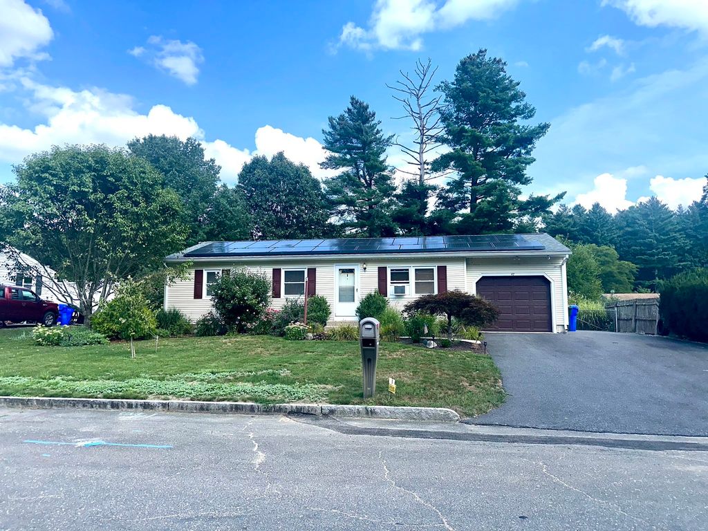 47 Thyme Ln, Springfield, MA 01129