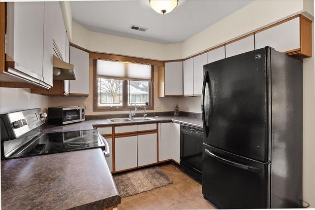 9512 Keilman Street 1n, St. John, IN 46373