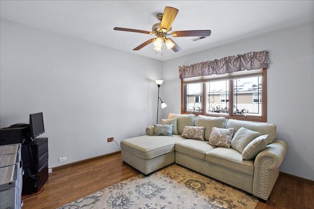 9512 Keilman Street 1n, St. John, IN 46373