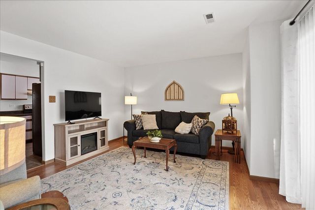 9512 Keilman Street 1n, St. John, IN 46373