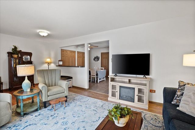 9512 Keilman Street 1n, St. John, IN 46373