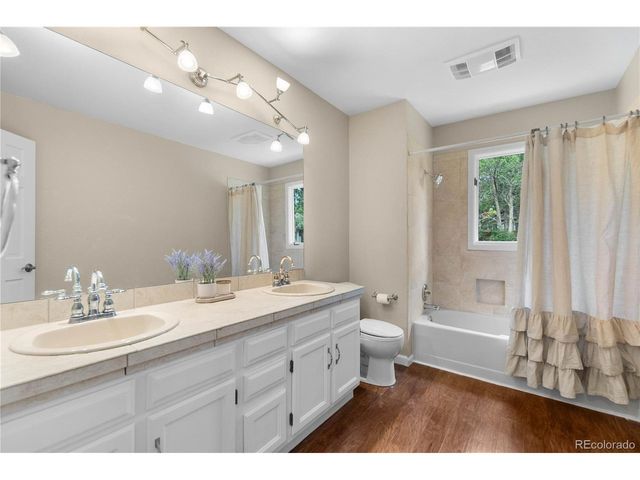 5796 S Kittredge Ct, Centennial, CO 80015