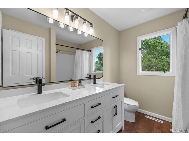 5796 S Kittredge Ct, Centennial, CO 80015