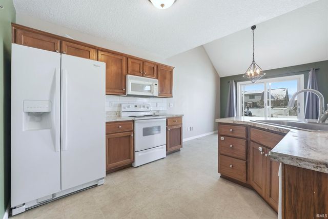 680 Helms Orange Drive, Roanoke, IN 46783