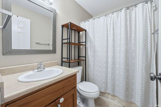 680 Helms Orange Drive, Roanoke, IN 46783