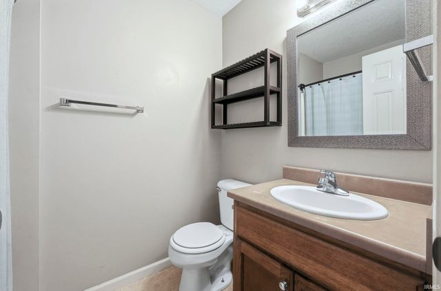 680 Helms Orange Drive, Roanoke, IN 46783