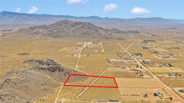 14323 Fairview Valley, Apple Valley, CA 92307