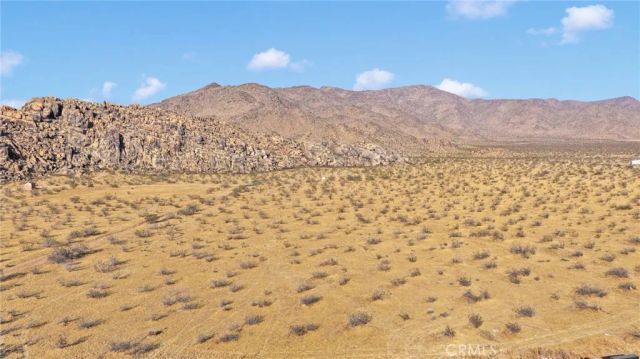 14323 Fairview Valley, Apple Valley, CA 92307