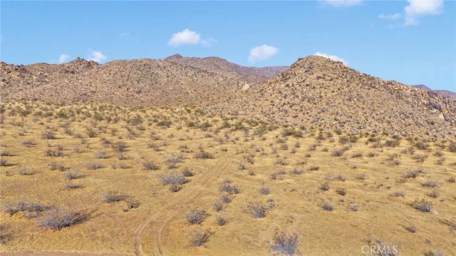 14323 Fairview Valley, Apple Valley, CA 92307
