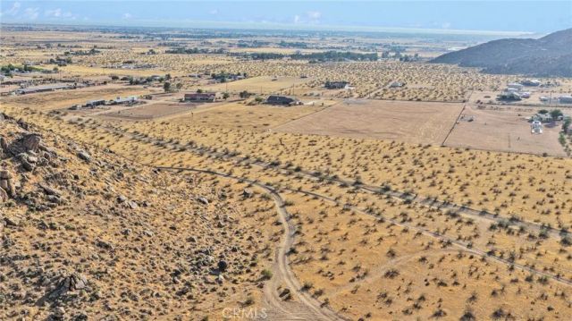 14323 Fairview Valley, Apple Valley, CA 92307