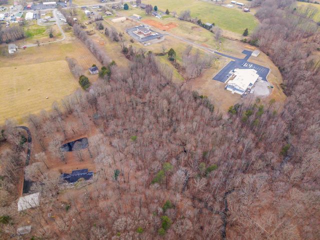 77 Barnett Road, Russell Springs, KY 42642